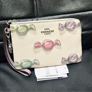 NWT Coach CDF34 Corner Zip Wristlet With Candy Print And Charm Chalk/Jasmine